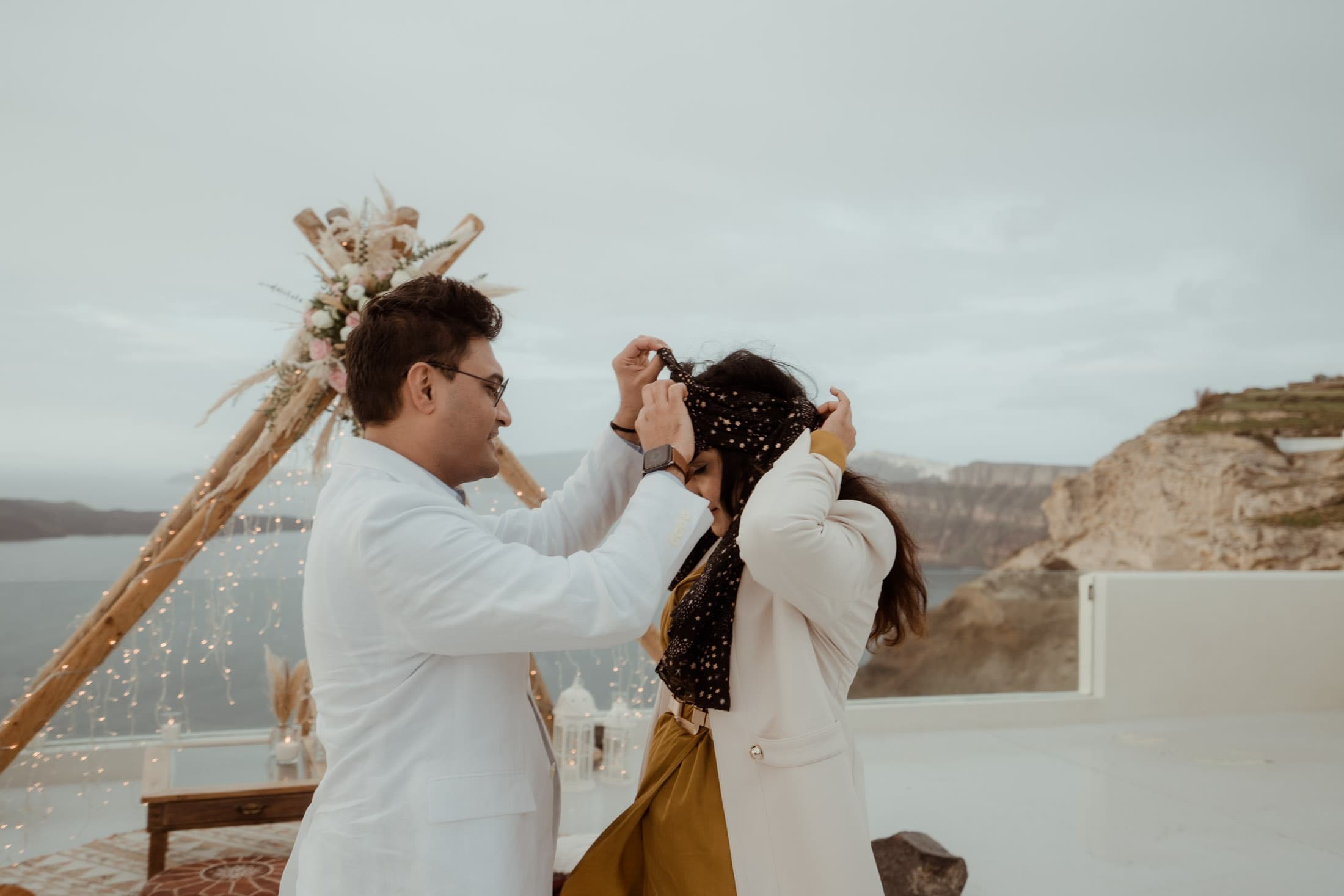 A Santorini proposal in the heart of winter Proposals in Santorini-5