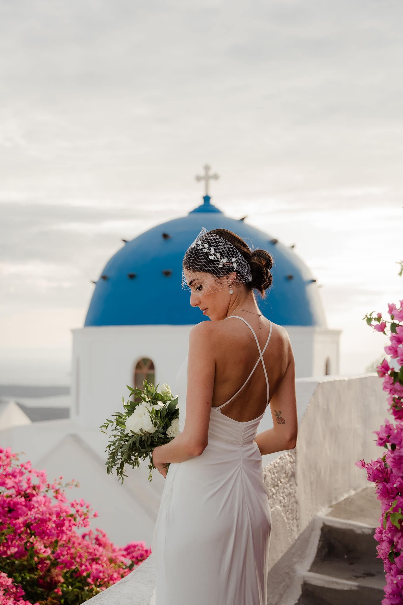 The ultimate posing guide for brides. Weddings