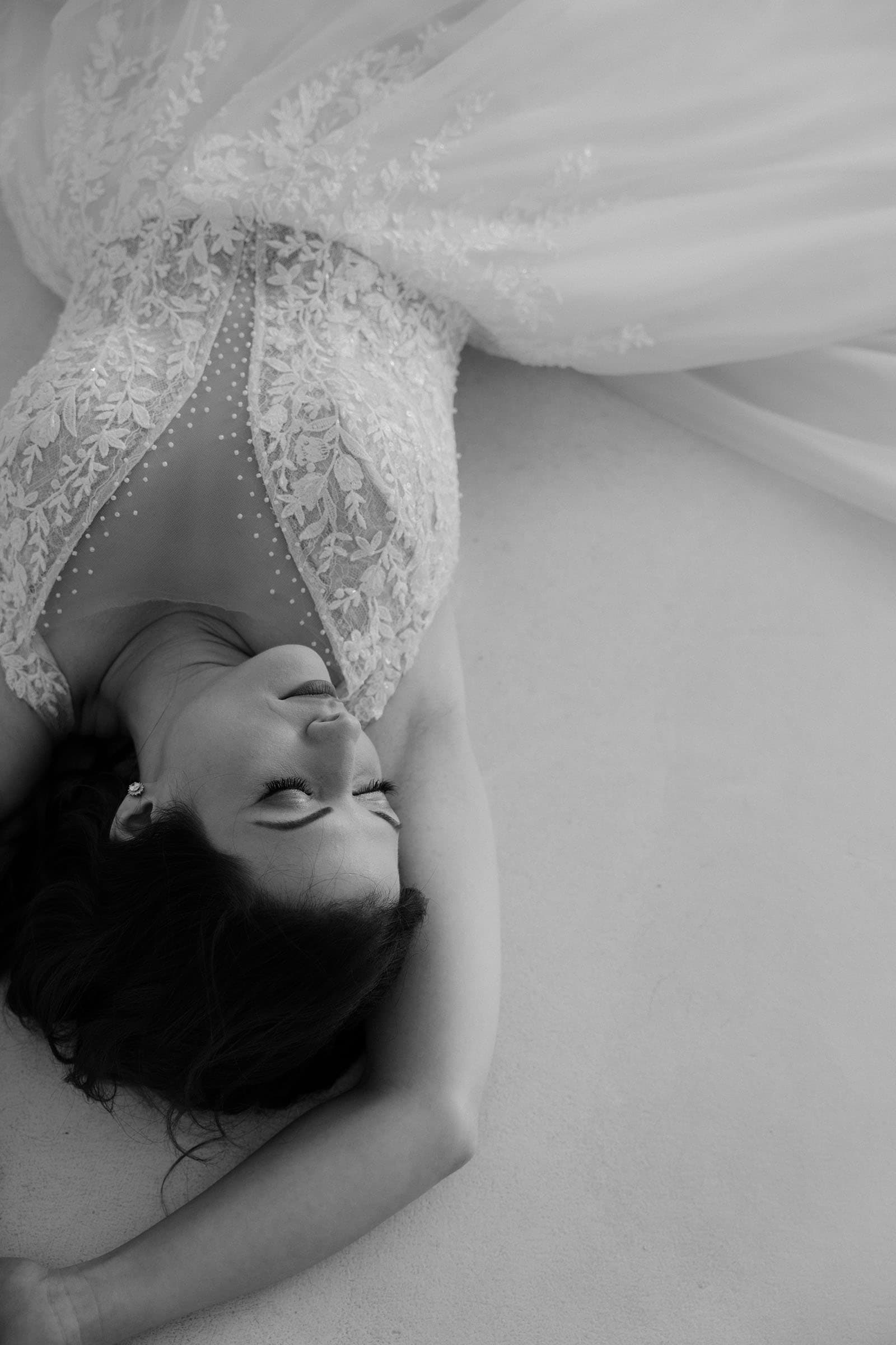 The ultimate posing guide for brides. Weddings
