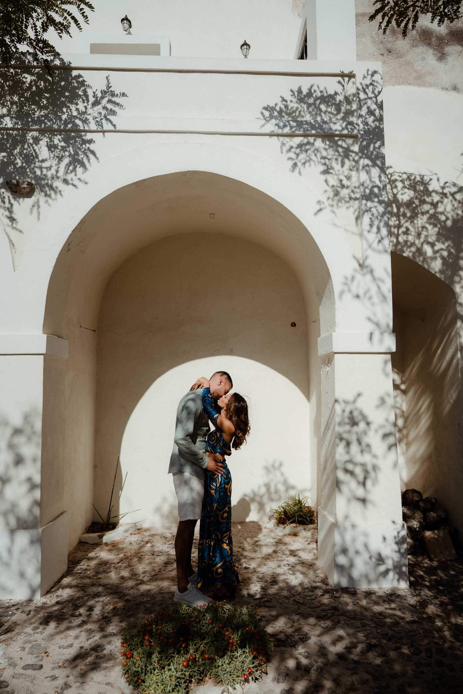 Luca & Malia | Couple photoshoot in Pyrgos and Imerovigli Couple Sessions-11