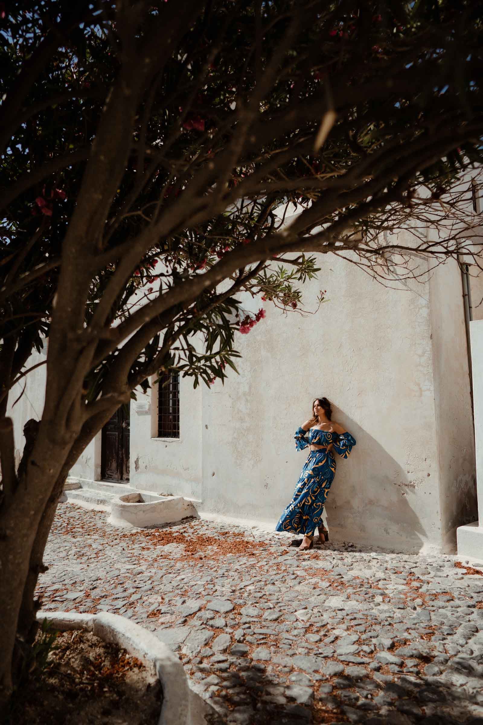Luca & Malia | Couple photoshoot in Pyrgos and Imerovigli Couple Sessions-14