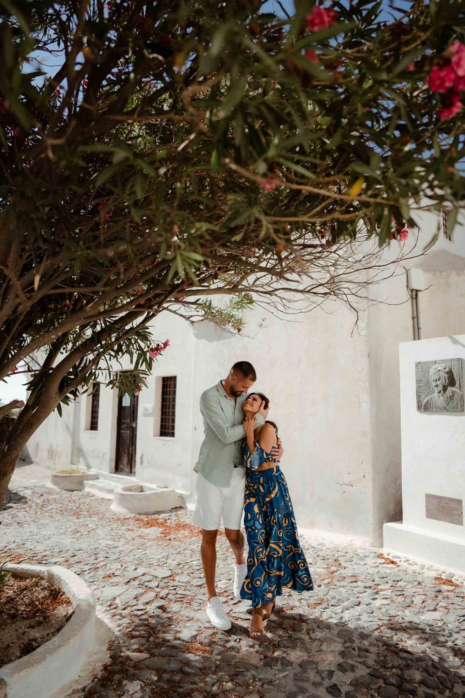 Luca & Malia | Couple photoshoot in Pyrgos and Imerovigli Couple Sessions-15