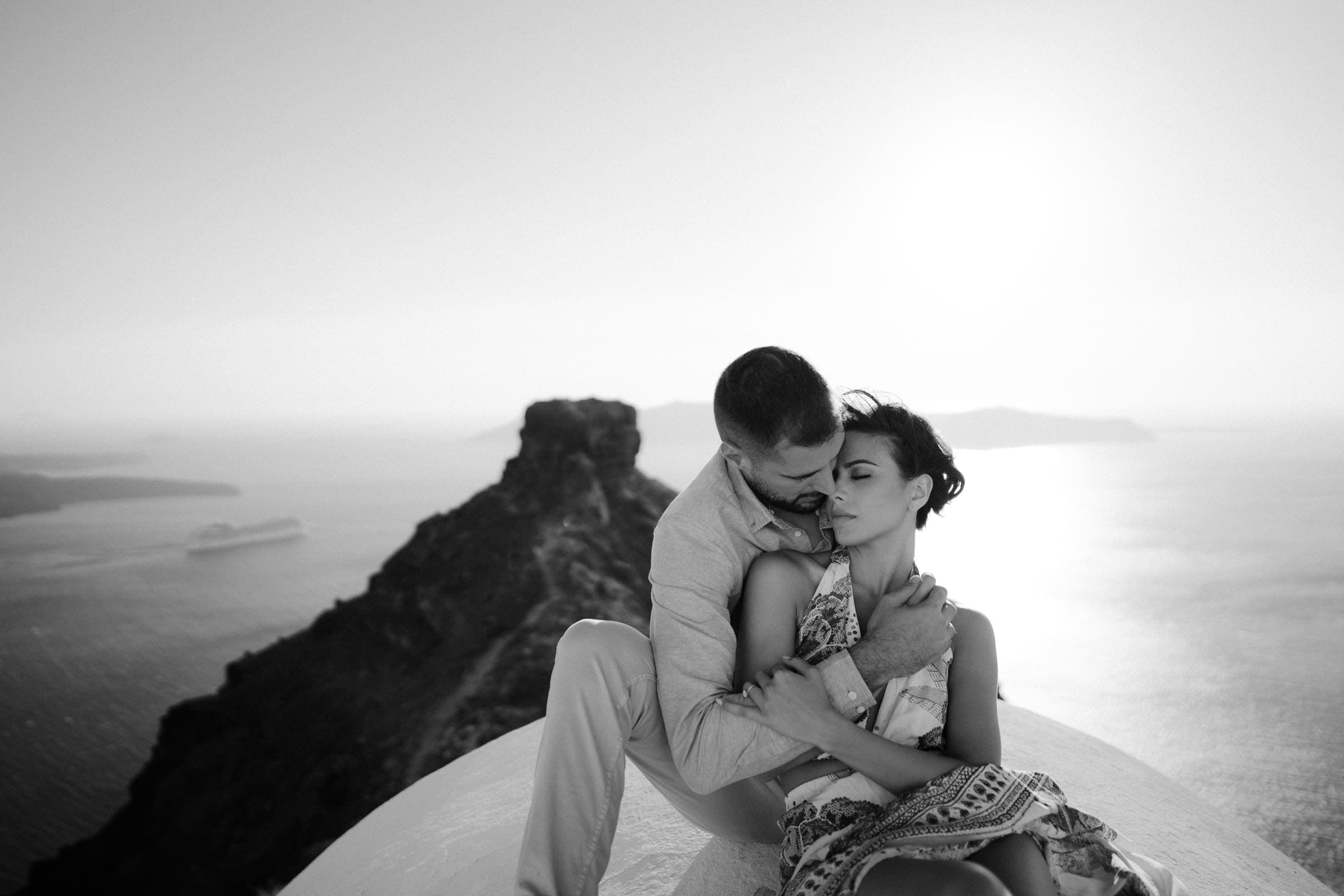 Luca & Malia | Couple photoshoot in Pyrgos and Imerovigli Couple Sessions-39