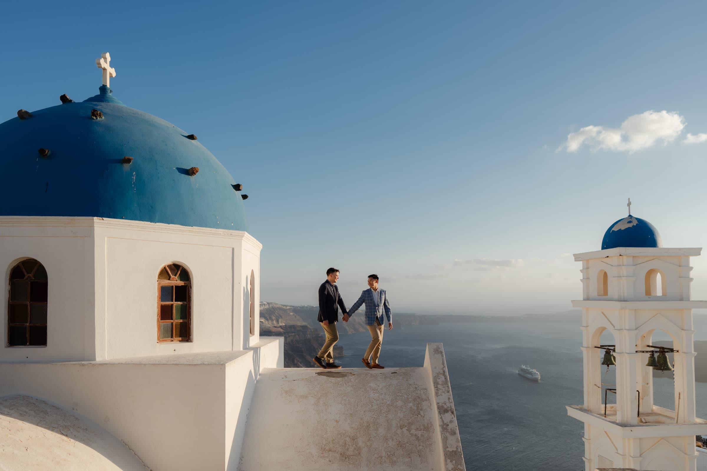 Jerome & Peter – Gay couple photoshoot in Santorini