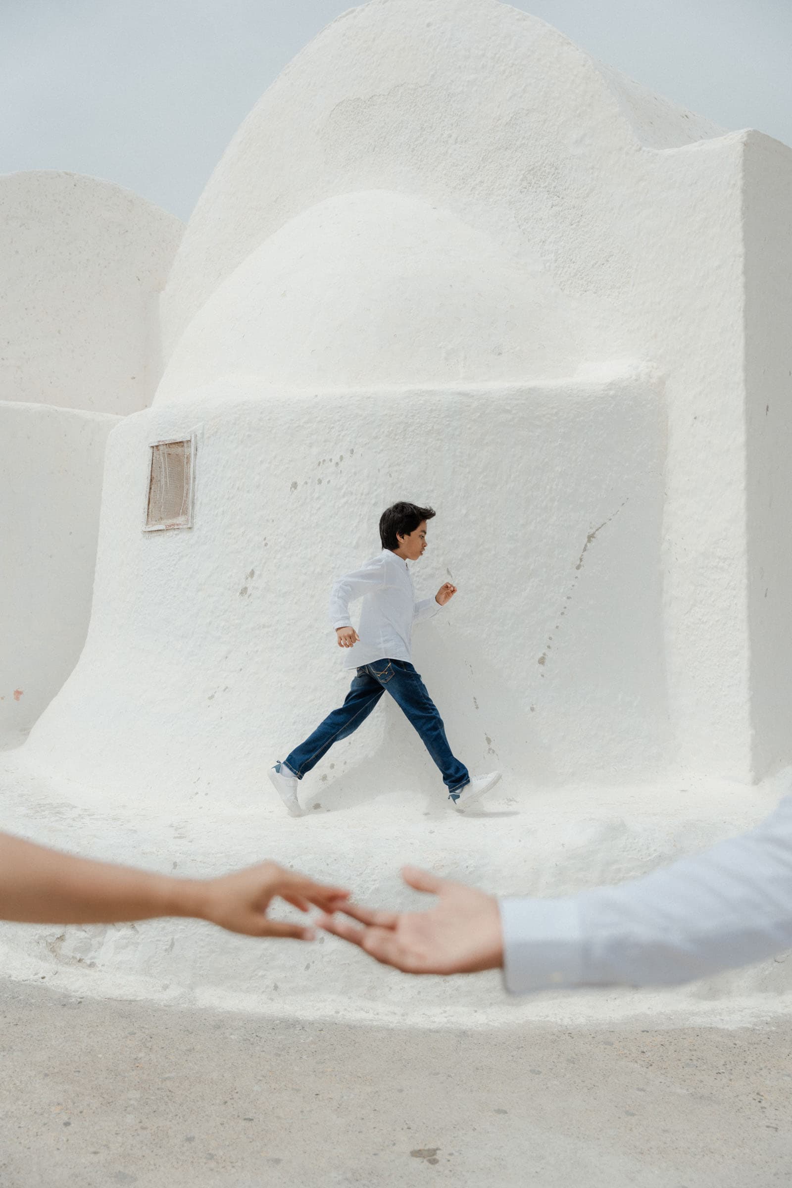 Survival Tips for a smooth family photoshoot in Santorini Couple Photoshoot-2