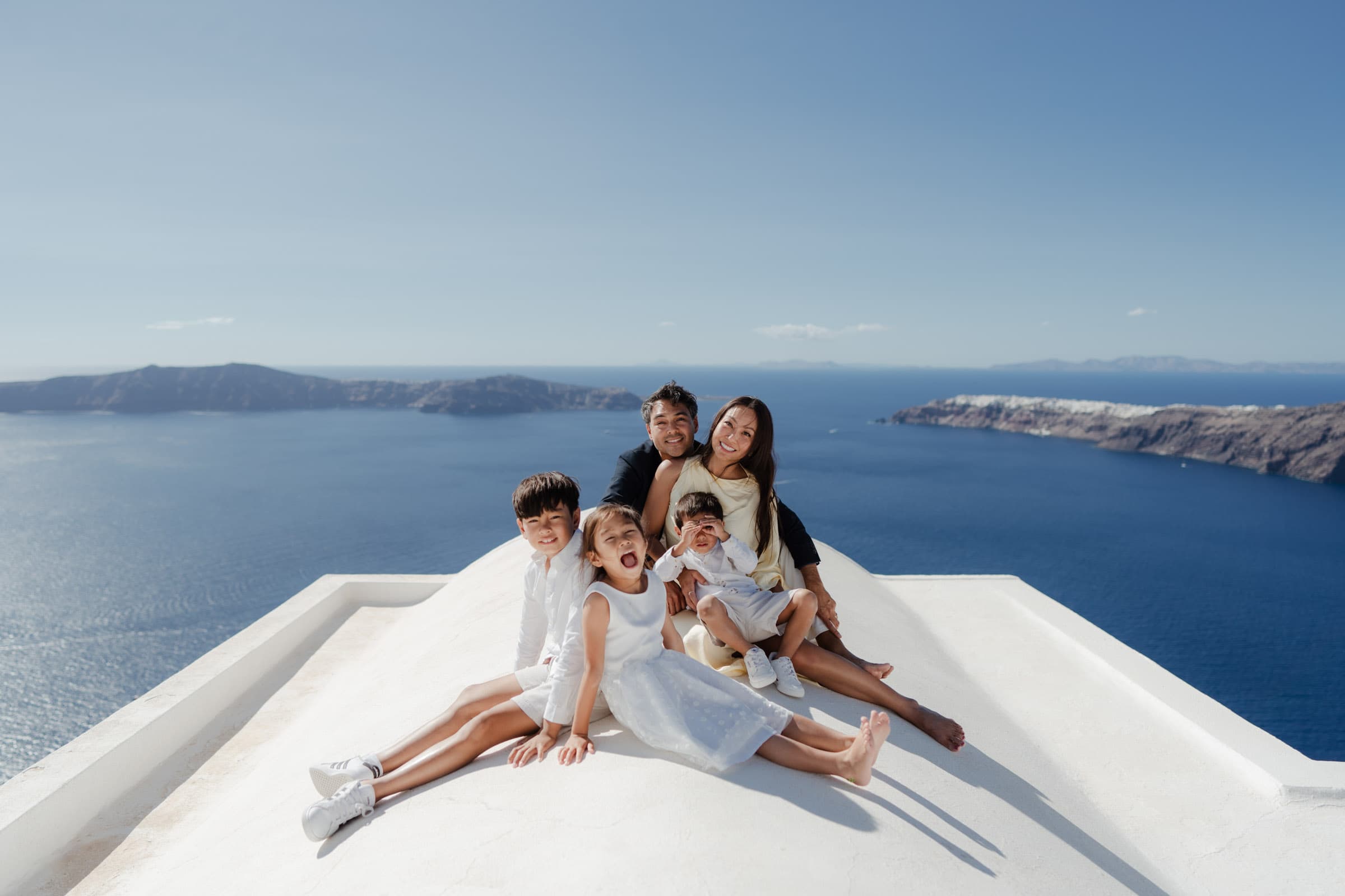 Survival Tips for a smooth family photoshoot in Santorini