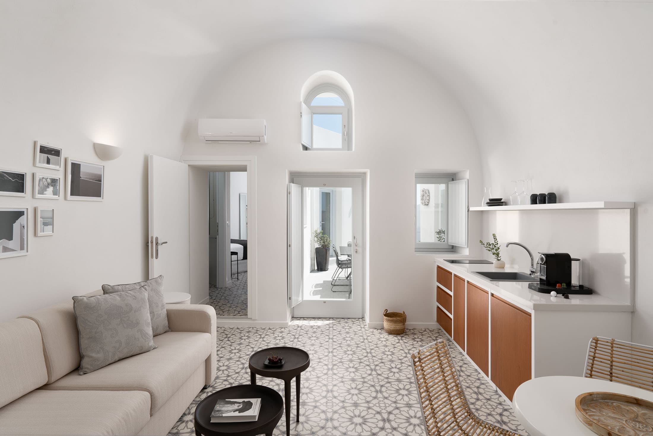 Orana | luxurious villa in Santorini