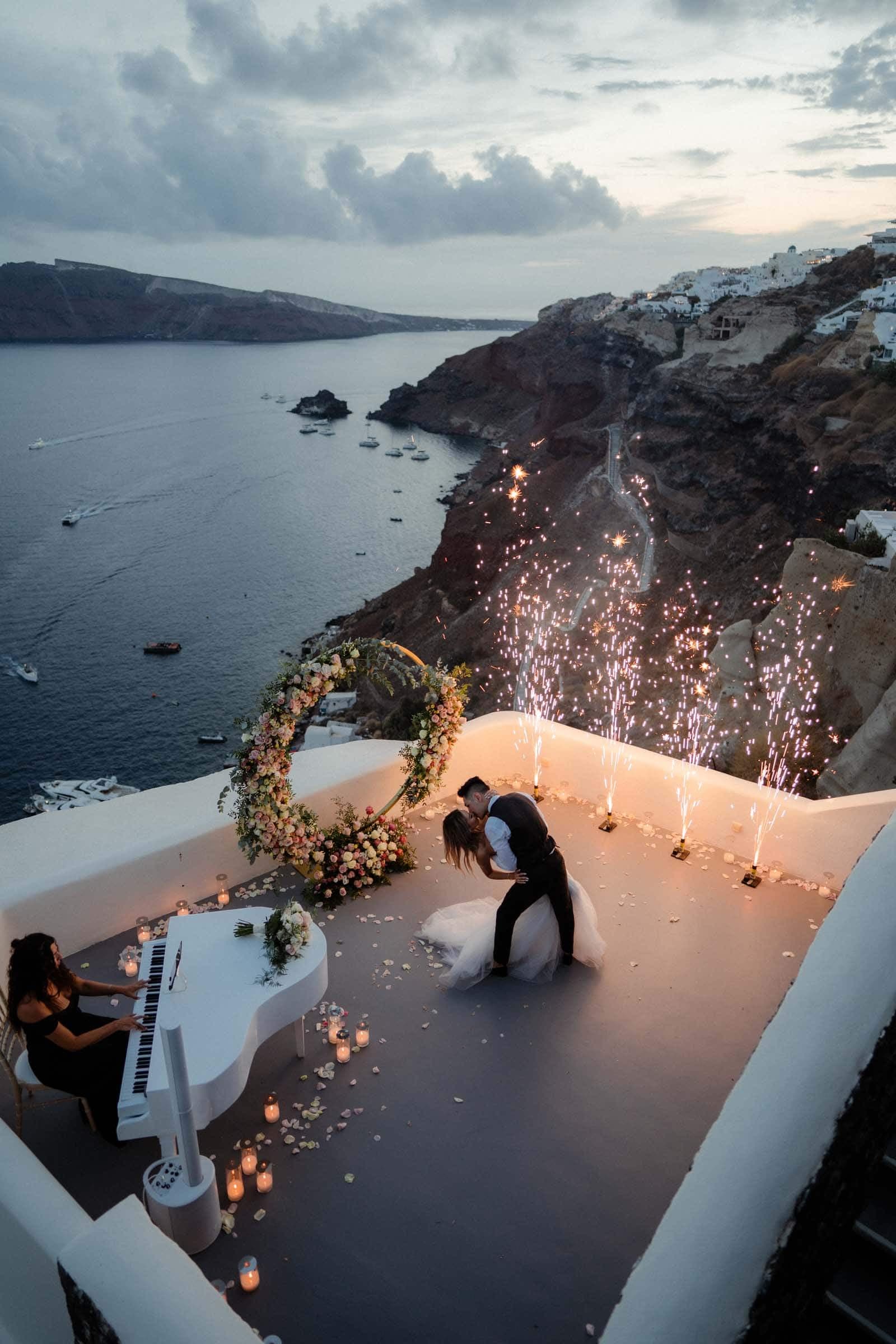 David and Lina – After wedding photoshoot in Oia