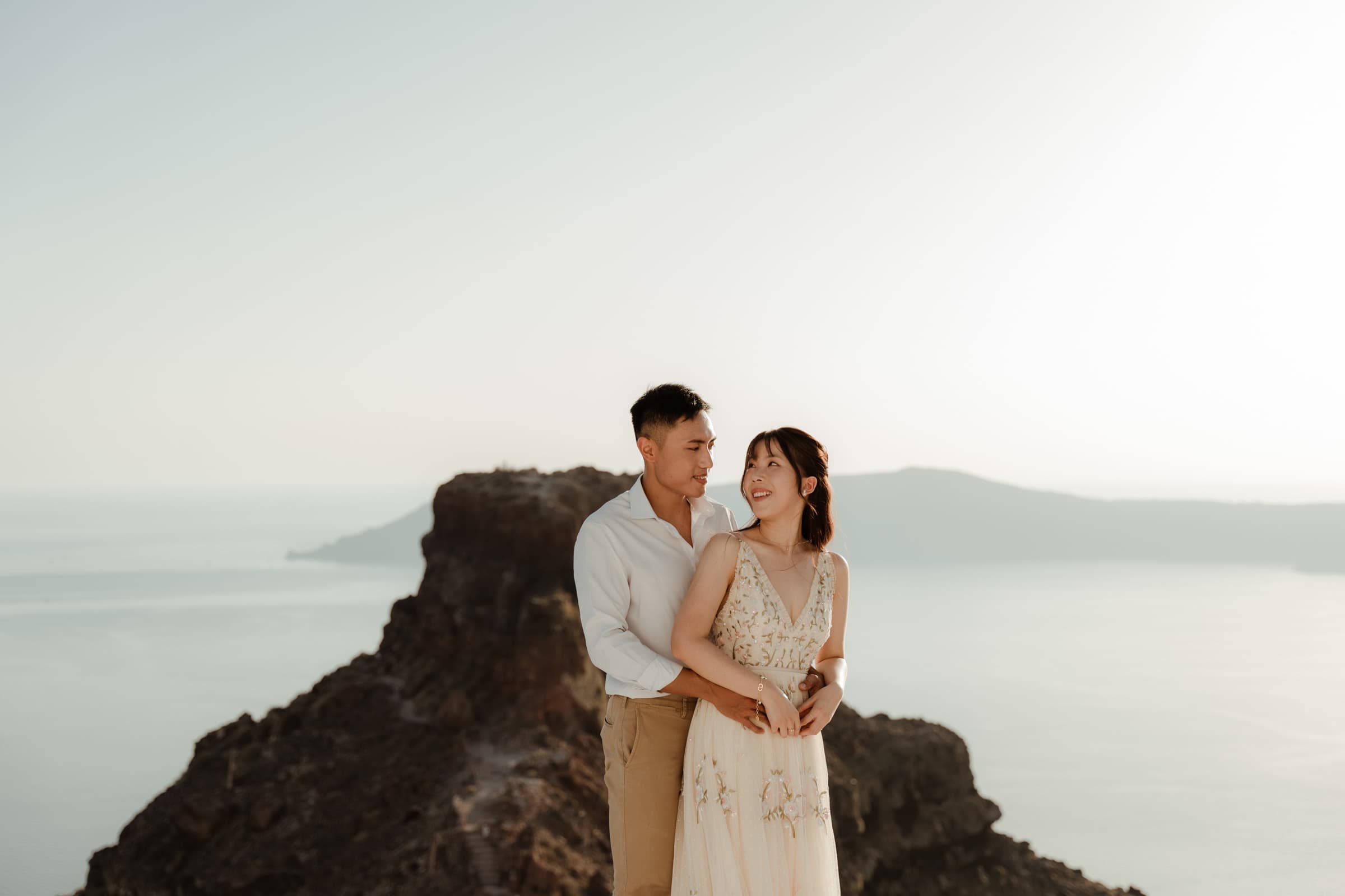 Jonathan & Be | Romantic couple session in Skaros rock Couple Sessions-17